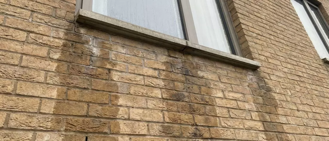 lekdetectie Gevel en spouwmuur lekkage laat zich beter herkennen door patroon, regenbelasting en muurvocht.