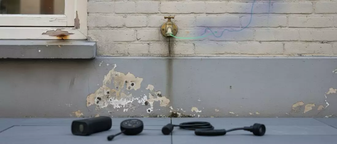 Zie je een natte plek bij de buitenkraan en trekt vocht door de muur naar binnen. Meetmethoden en tools voor zekerheid zonder breekwerk