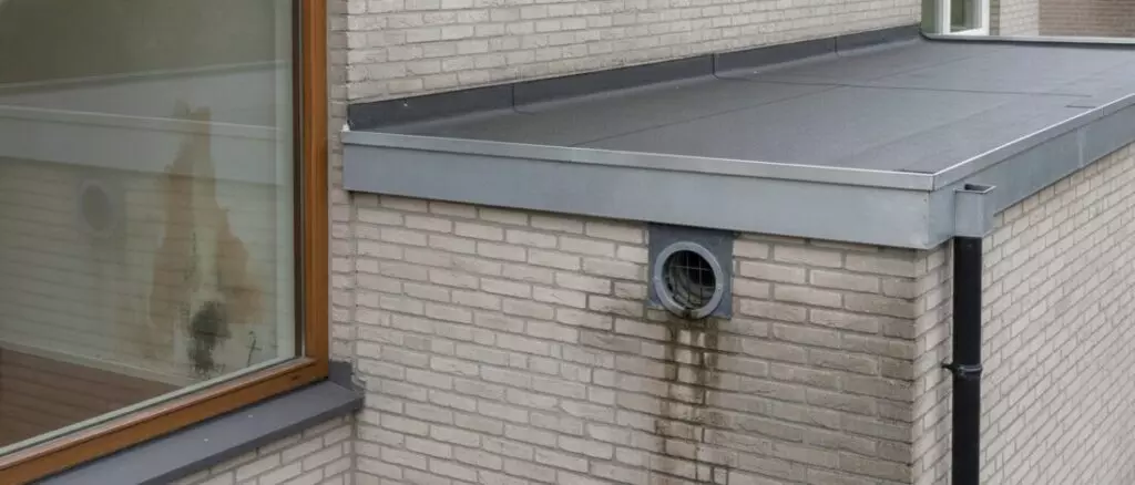hoe-controleer-je-een-binnenmuur-1-302 lekdetectie Hoe controleer je een binnenmuur op doorslaand vocht bij een platdak aanbouw?