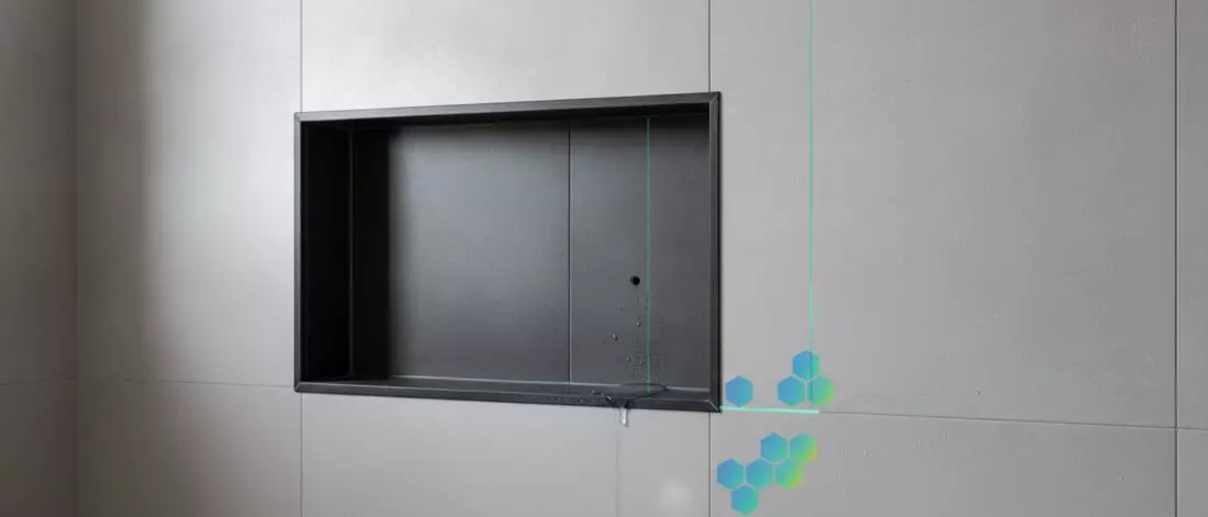 Hoe spoor je een lekkage op in een nis van een inloopdouche met donkere voegen? Meetmethoden en hulpmiddelen voor een douche nis met donkere voegen