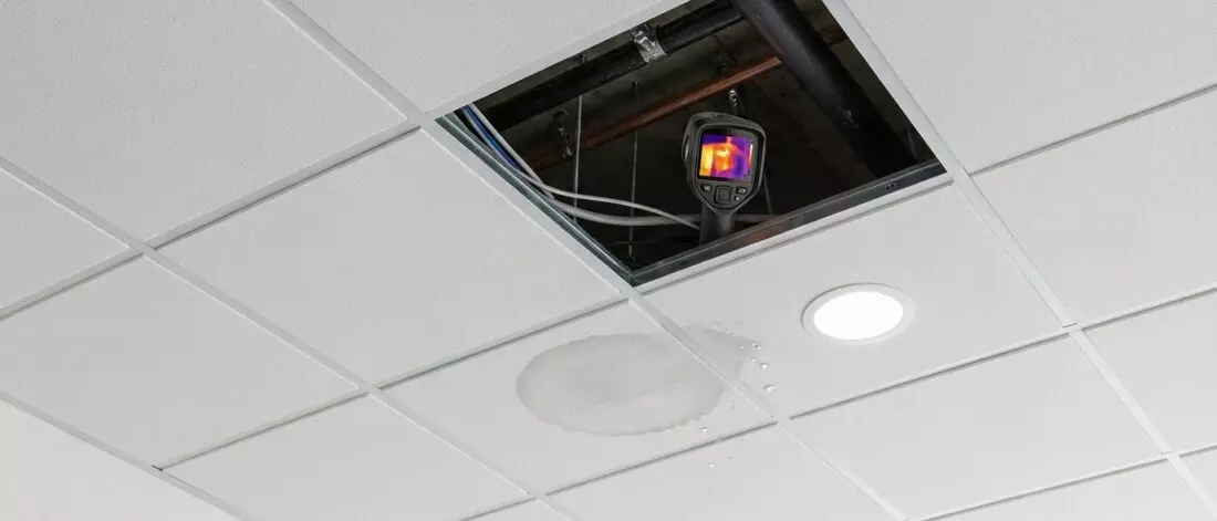 Definitie en korte geschiedenis van onderzoek boven een systeemplafond