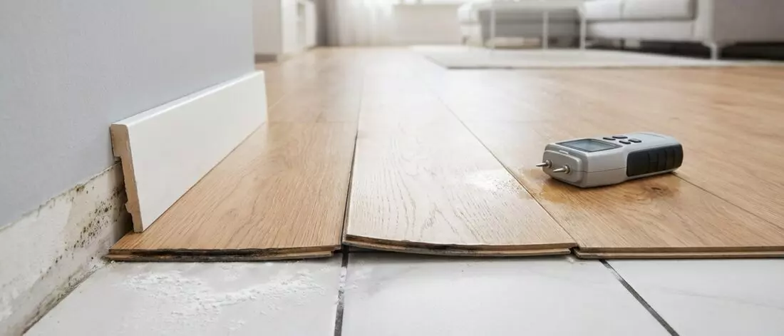 lekdetectie Hoe herken je restvocht in een vloer na reparatie van een verwarmingsleiding draait om duidelijke signalen.