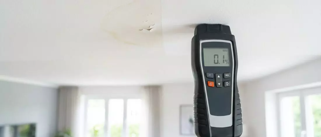 Waarom is het belangrijk om je plafond goed schoon te maken?