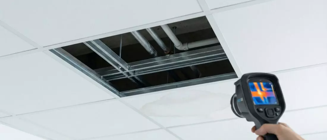 10 tips om lekkage boven een verlaagd plafond sneller te lokaliseren