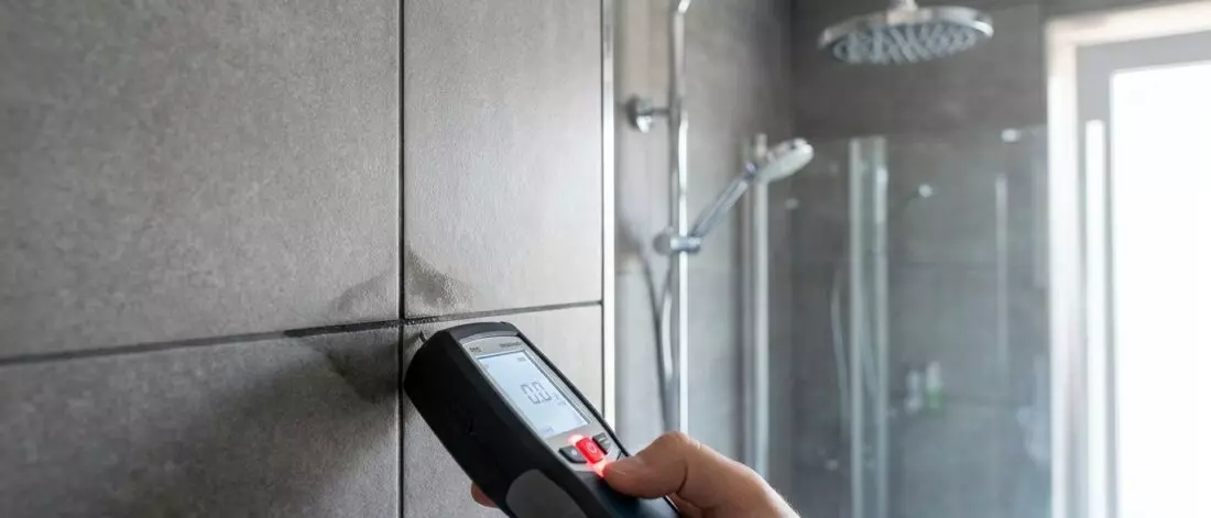 Domeinen waar de bron vaak schuilgaat in dakdetails en natte ruimten