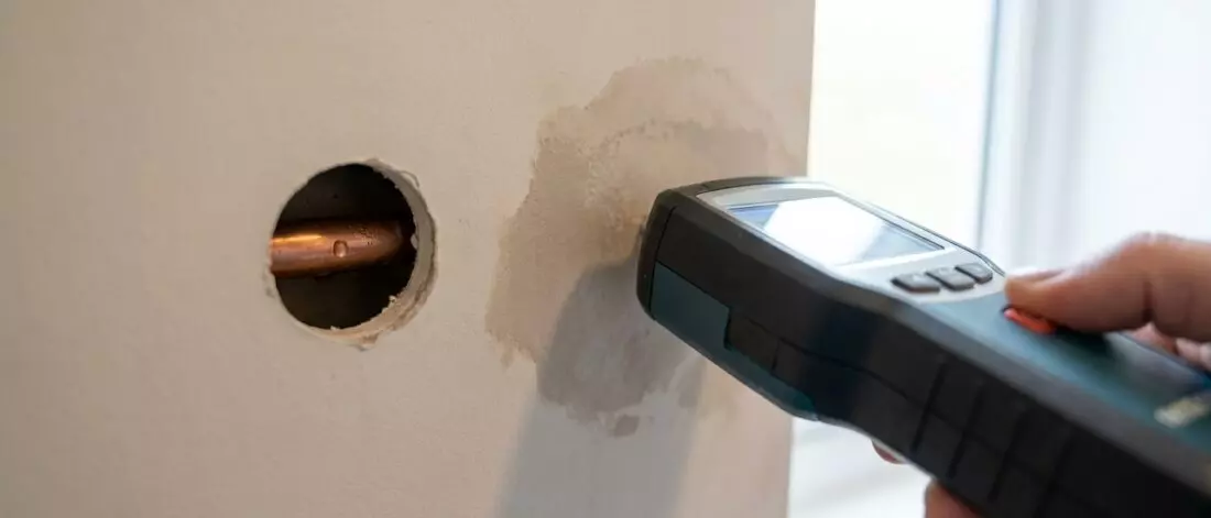 lekdetectie Een vochtmeter toont natte zones, maar de bron ligt regelmatig op een andere plek.