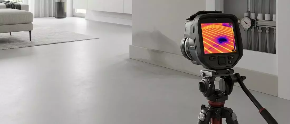 Wat is verborgen lekkage in verwarmingsslangen onder een gietvloer