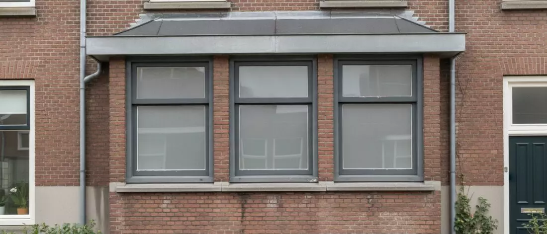 Zo spoor je een lekkage op bij een erker met meerdere gevelaansluitingen